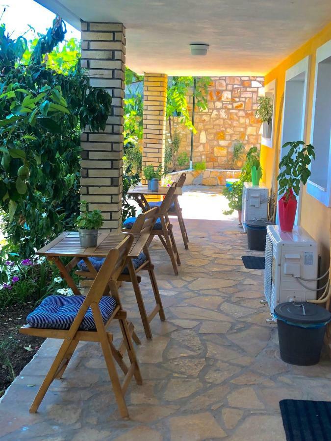 Tzavelitiko Home Himare Exteriör bild